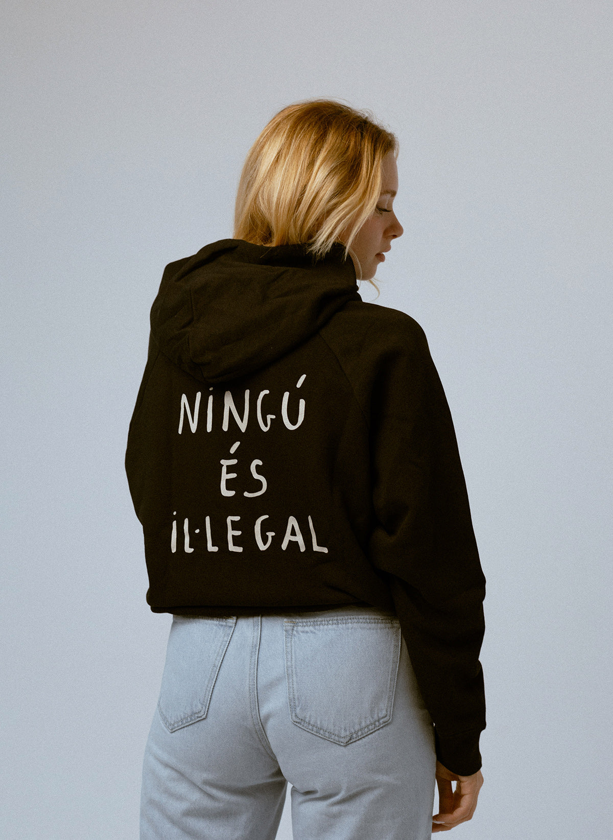 Ningú és il·legal