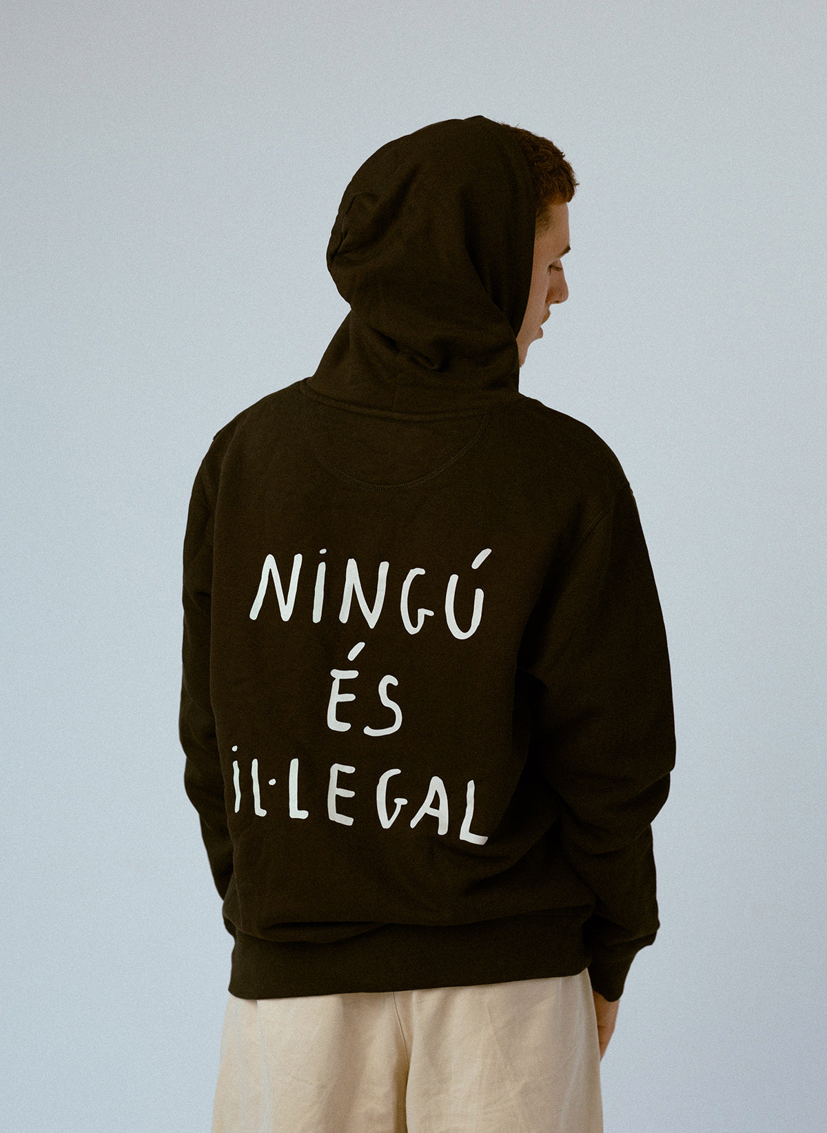 Ningú és il·legal